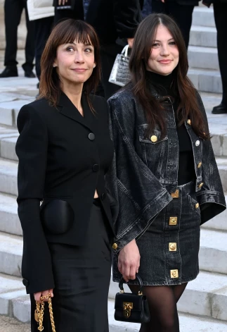 Софи Марсо доказала, что стиль - семейная черта.