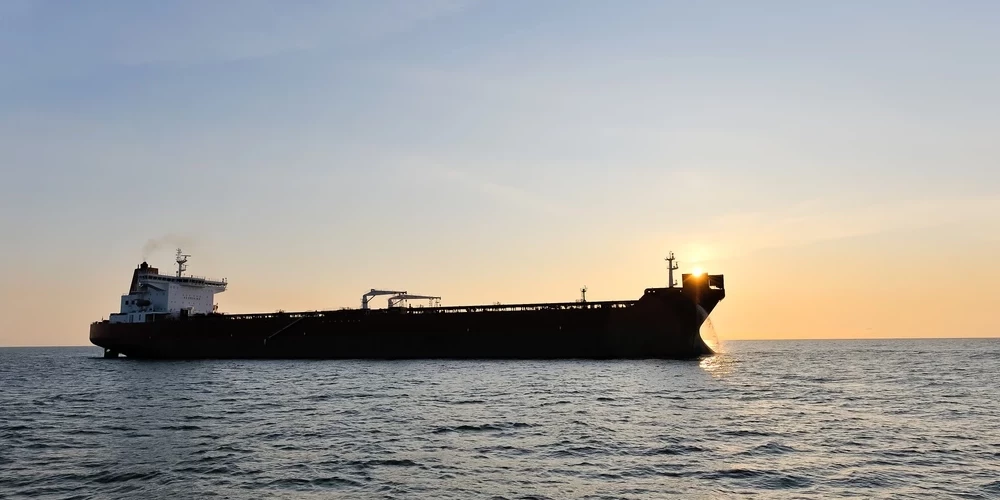 В море не должны находиться суда непонятного происхождения.