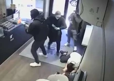 Сербы, устроившие дерзкое ограбление часового магазина в Старой Риге, вернулись в Латвию - в наручниках