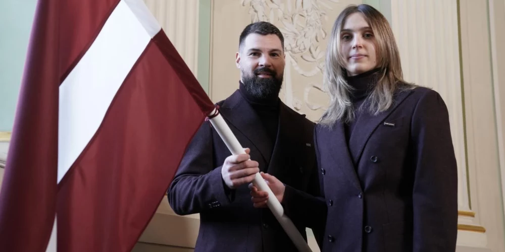  Latvijas Valsts karogu XXV Ziemas Olimpisko spēļu Atklāšanas ceremonijā nesīs talantīgā kalnu slēpotāja Dženifera Ģērmane un Latvijas hokeja leģenda Kaspars Daugaviņš.