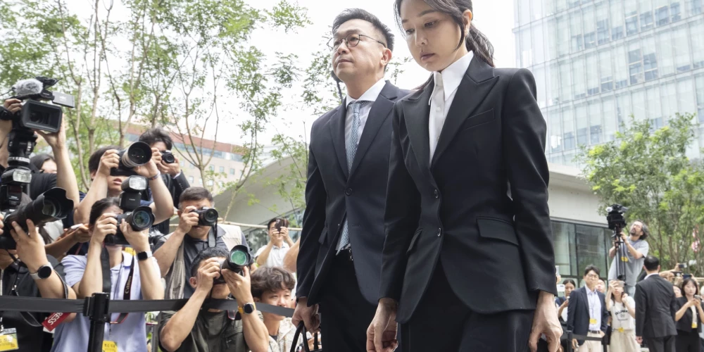 Bijusī Dienvidkorejas pirmā lēdija Kima Kjonhī ierodas prokuratūrā