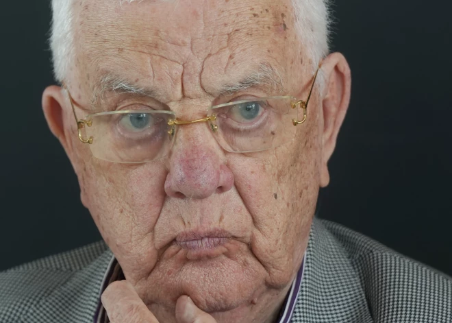 Главные дирижеры отказались готовить "Manai dzimtenei" после спора с Раймондом Паулсом