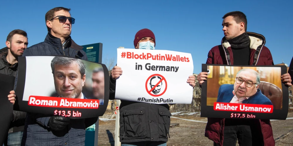 Ališeru Usmanovu un Romānu Abramoviču daudzi uzskata par "Putina makiem", kas finansē Kremļa agresīvo politiku (foto: Vidapress / Sipa USA)