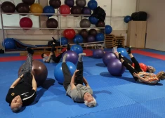 Neļauj ķermenim ierūsēt! Seniori vingro sporta hallē Madonā