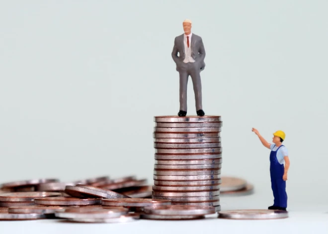 В Латвии не хотят досрочно выплачивать накопления со 2-го пенсионного уровня, хотя некоторым эти деньги жизненно необходимы