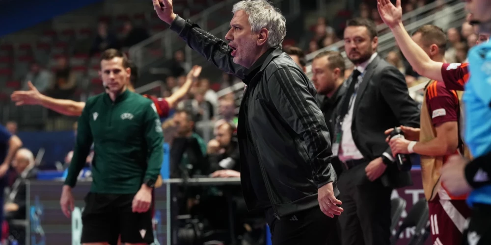 Latvijas galvenais treneris Masimiljāno Bellarte UEFA Eiropas čempionāta spēlē telpu futbolā, kurā tiekas Latvijas un Horvātijas valstsvienības arēnā "Xiaomi Rīga".