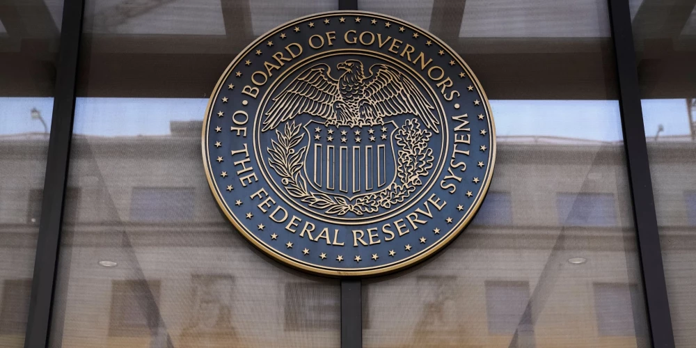 ASV Federālās rezervju sistēmas vadības ēkas izkārtne Vašingtonā (foto: Scanpix / AP)