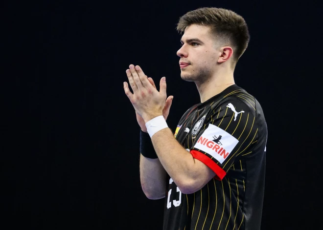 Renārs Uščins palīdz Vācijai sasniegt Eiropas handbola čempionāta pusfinālu, izsitot čempioni Franciju