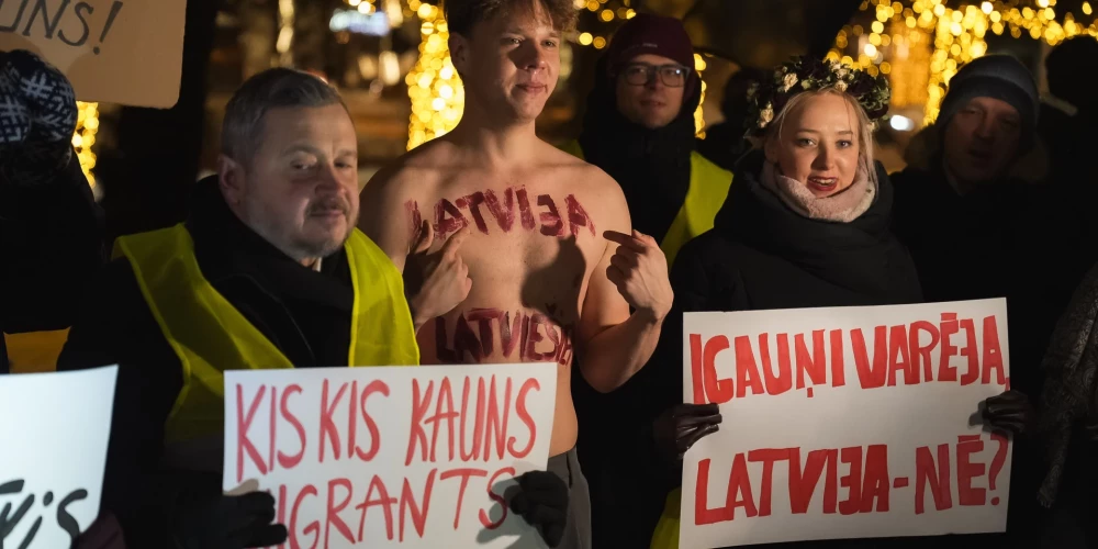 Пикет против мигрантских квот у здания Кабинета министров.