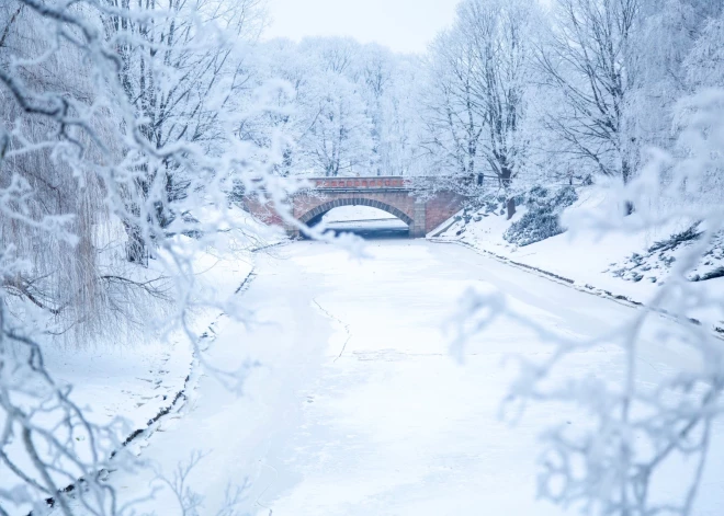 Ceturtdien saulains laiks lielākajā Latvijas daļā, vietām snigs
