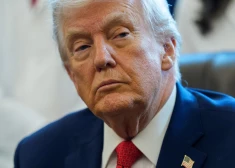 Tramps atkal apsver plašu triecienu Irānai, vēsta medijs