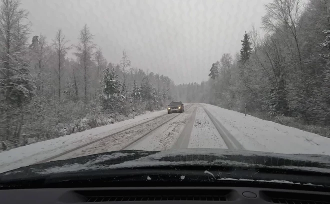 Lai kurā galā automašīnai atrastos velkošie riteņi, visbiežāk vadītājus pieviļ nepareizi izvēlēts ātrums, pārāk maza distance un iemaņu trūkums.