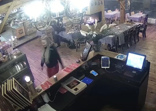 Поели и исчезли: в Риге ищут пару, которая ушла из ресторана, не заплатив