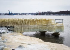ФОТО, ВИДЕО: зимняя сказка у моря - Мангальсальский мол превратился в ледяной музей