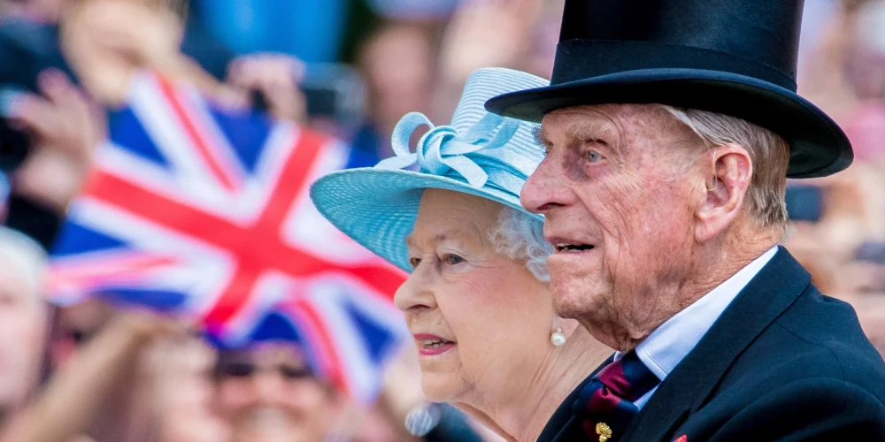 Королева Елизавета II и принц Филипп.