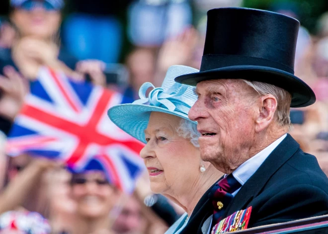 Королева в ярости: оказывается, Елизавета II однажды при свидетелях бросила в мужа туфлю