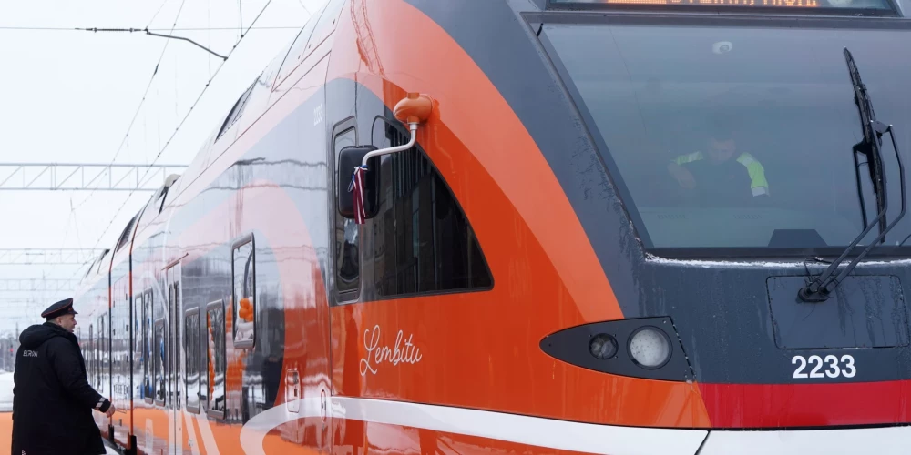 Недавно запущенный поезд Тарту-Рига.