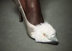 Птичку жалко! Модный дом Schiaparelli шокировал своей новой обувью