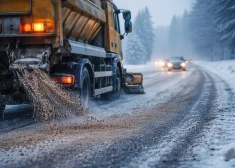 Мороз до -30: дорожники предупреждают, что влажная соль перестает работать и гололеда станет больше