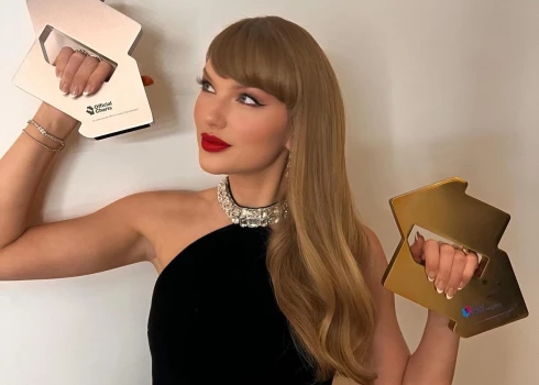 Superzvaigzne Teilore Svifta ar balvām.