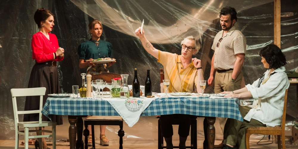 Dailes teātrī šodien pirmizrādi piedzīvos izrāde “Milzis”.