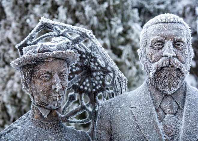 В пятницу до -24: в Латвии объявлено желтое предупреждение из-за сильного холода