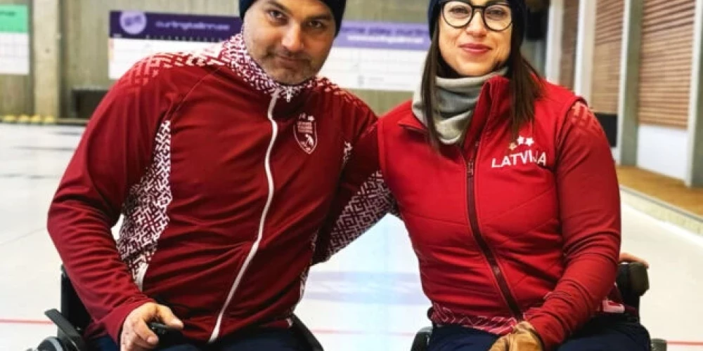 Latvijas ratiņkērlinga duets Poļina Rožkova/Agris Lasmans ceturtdien Itālijā notiekošo ratiņkērlinga turnīru sāka ar zaudējumu.