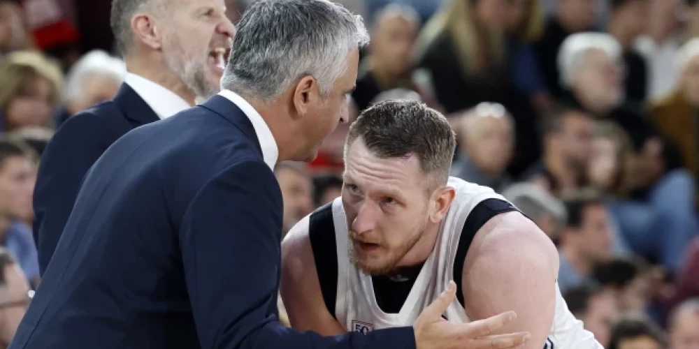 Rolanda Šmita pārstāvētā "Anadolu Efes" piedzīvo devīto zaudējumu pēc kārtas.