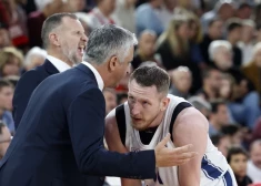 Stambulas duelī Žagara pārstāvētā "Fenerbahce" pārspēj Šmita "Anadolu Efes"