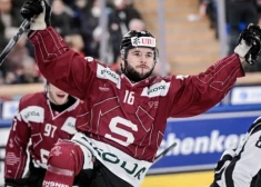 Latvijas hokejisti Egle un Dzierkals gūst vārtus Čehijas ekstralīgas mačos