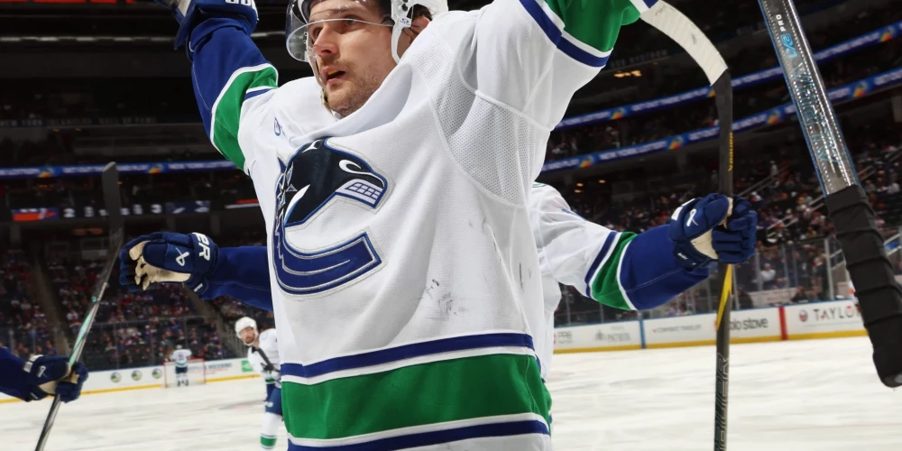 Latvijas uzbrucējs Teodors Bļugers. 