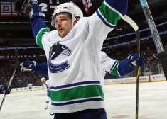 Bļugers mazākumā gūst vārtus "Canucks" uzvarā pār "Ducks"