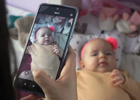 Bērnrādīšana (sharenting) ir plaši izplatīta prakse, kad vecāki publiski dalās ar sava bērna personas datiem – attēliem un video – digitālajā vidē.