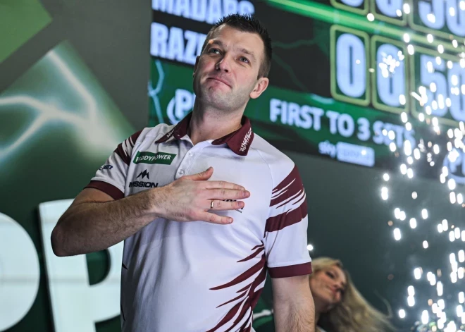 Šautriņu metējs Madars Razma prestižajā "World Masters" turnīrā debitē ar zaudējumu un neizpratni par pretinieka rīcību