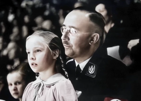 Vācijas policijas vadītājs un iekšlietu ministrs Heinrihs Himlers kopā ar meitu Gudrunu sporta pasākumā Berlīnē 1938. gada 6. martā.