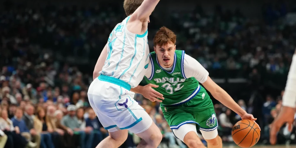 Kūpers Flegs uzbrukumā.