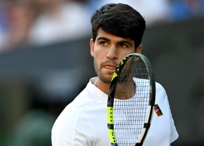 Emocijām bagātā spēlē Karloss Alkarass pirmo reizi sasniedz "Australian Open" finālu