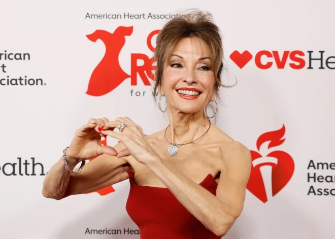 79-летняя актриса Сьюзан Луччи после сердечного приступа вышла в свет и удивила худобой