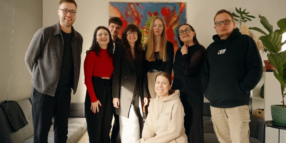 Reģionos pie robežām, kur daudzi, neskatoties uz aizliegumiem, joprojām skatās Krievijas un Baltkrievijas televīziju, šie jautājumi ir īpaši aktuāli. Tāpat aktuāla ir latviešu valodas zināšana un lietošana. 