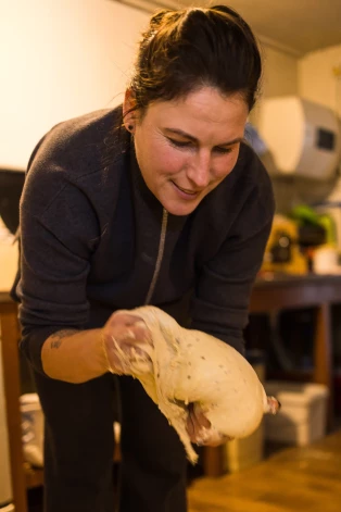 “Es priecājos, ka man ir pastāvīgi maizes noņēmēji. Lai cilvēkiem labi dzīvojas!” teic Gunita Pūre.