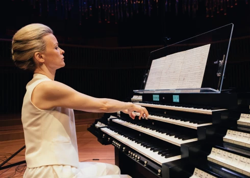 Ar īpašu koncertu uzstāsies ērģelniece Iveta Apkalna.