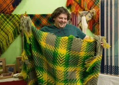 Apģērbs automašīnas vērtībā - Aigars Zaļakmens-Zommers no Rucavas atklāj, kā top tautastērps