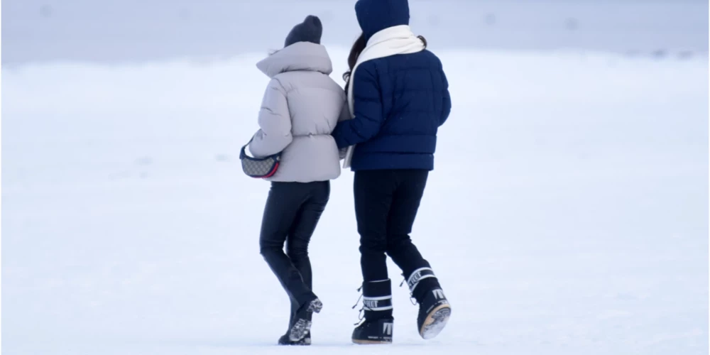 Gaidāma ļoti auksta nakts.