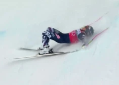 VIDEO: Kalnu slēpošanas zvaigzne Lindsija Vona pēdējās sacensībās pirms olimpiskajām spēlēm piedzīvo nepatīkamu kritienu