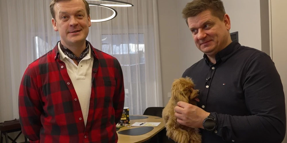 Restorānu “Hercogs” īpašnieks  Andris Rūmītis un raidījuma vadītājs Rihards Lepers.