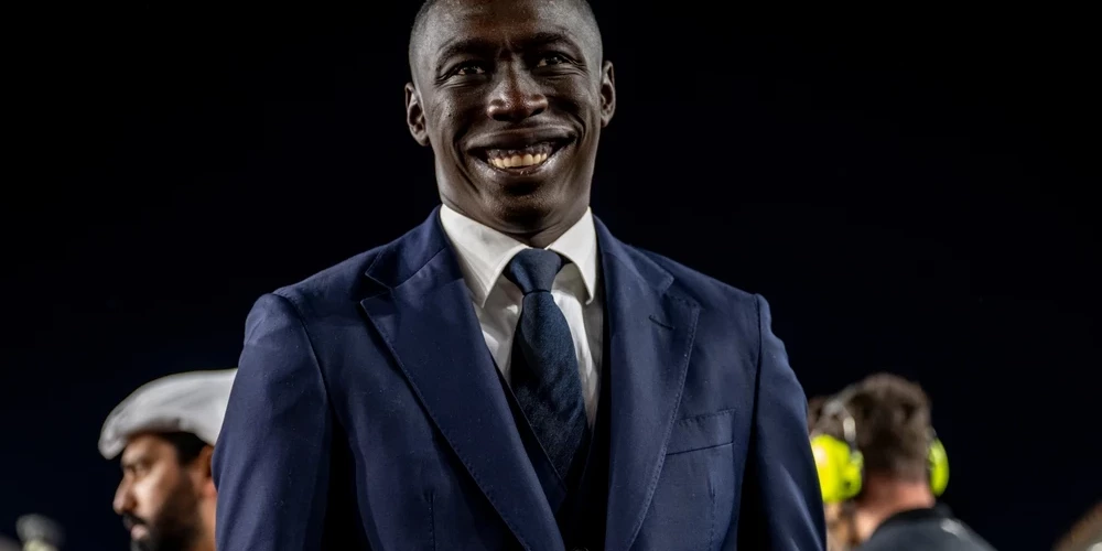 Ar īsiem, bezvārdu video un ikonisko “tik vienkārši” žestu atpazīstamais Habi Leims.