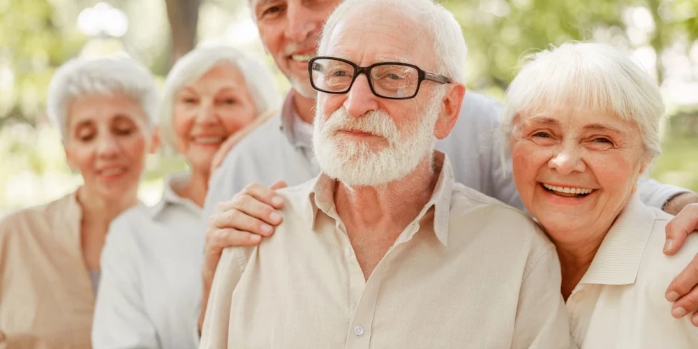 Люди живут все дольше, создавая все больше проблем обществу.