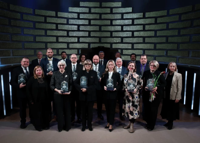 Latvijas Universitātē godina pirmos izcilniekus - pasniegtas LU Izcilības balvas