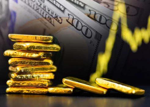 Zelts tradicionāli tiek uzskatīts par drošu ieguldījumu, jo atšķirībā no valūtām tā apjomu nevar mākslīgi palielināt, tāpēc nenoteiktības periodos pieaug gan pieprasījums, gan cena.