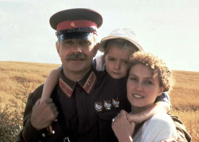 А когда-то снимались вместе: Михалков выгнал Дапкунайте из Союза кинематографистов России